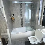 Housesleeps5-garden-parking-petsok-near Locks * Bradford (West Yorkshire)
