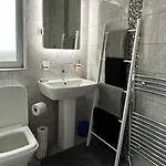 Housesleeps5-garden-parking-petsok-near Locks Сasa de vacaciones Bradford (West Yorkshire)