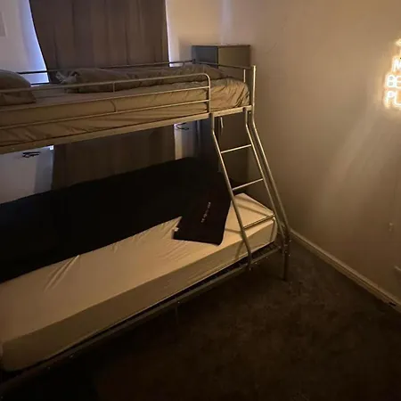 Housesleeps5-garden-parking-petsok-near Locks بيت للعطل