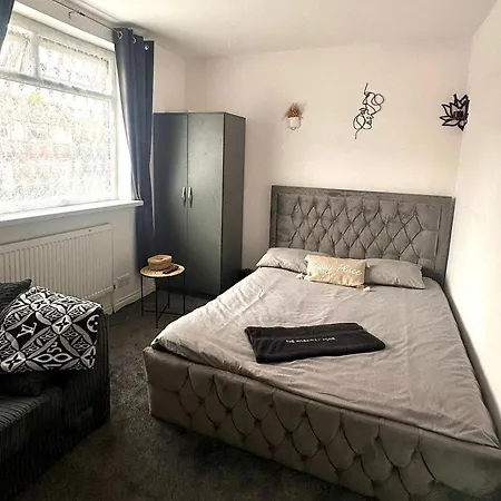 Hébergement de vacances Housesleeps5-garden-parking-petsok-near Locks Bradford (West Yorkshire)